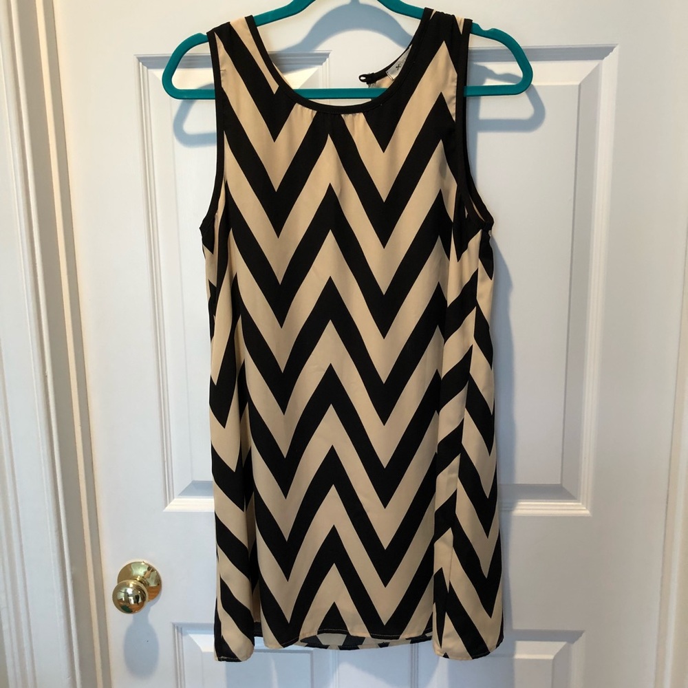Everly striped shift dress size medium